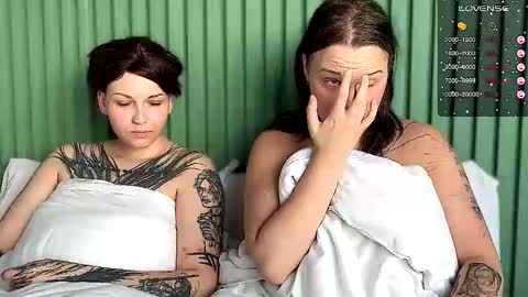 Snapshot of arya_stark7 chatting on 12, 9, 2025 Arya brunett and Cassie blond online show from 12, 9, 2025