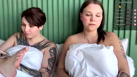 Snapshot of arya_stark7 chatting on 20, 9, 2025 Arya brunett and Cassie blond online show from 20, 9, 2025