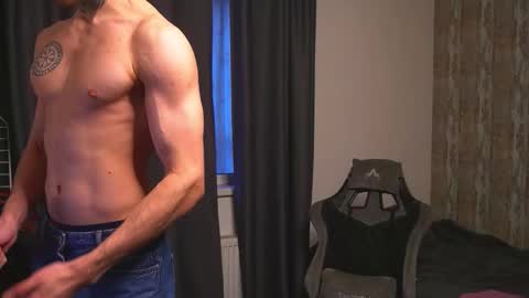 Snapshot of asher_88 chatting on 17, 12, 2025 Jerk Machine online show from 17, 12, 2025