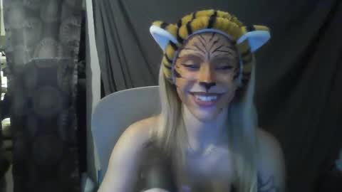 Snapshot of ashleewolfx chatting on 27, 10, 2025 Ashlee Wolf online show from 27, 10, 2025