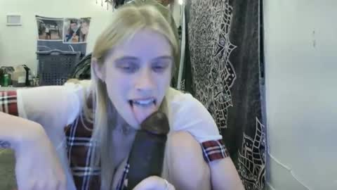 Snapshot of ashleewolfx chatting on 11, 11, 2025 Ashlee Wolf online show from 11, 11, 2025