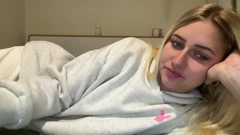 Snapshot of ashleigh_carter chatting on 8, 6, 2026 Ashleigh Carter xx online show from 8, 6, 2026