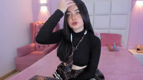Snapshot of ashley_petit chatting on 4, 5, 2026 ashley_petit online show from 4, 5, 2026