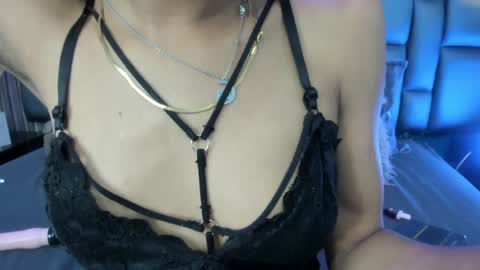 Snapshot of ashleyhiil2 chatting on 5, 2, 2025 AshleyHill online show from 5, 2, 2025