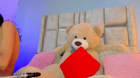 Snapshot of ashleyhiil2 chatting on 10, 9, 2025 AshleyHill online show from 10, 9, 2025