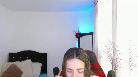 Snapshot of ashleyt1998 chatting on 30, 4, 2026 ASHLEY online show from 30, 4, 2026