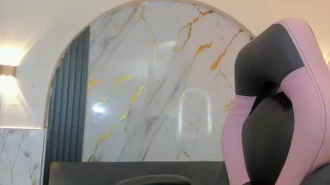 Snapshot of ashleytravis_ chatting on 16, 6, 2026 online show from 16, 6, 2026