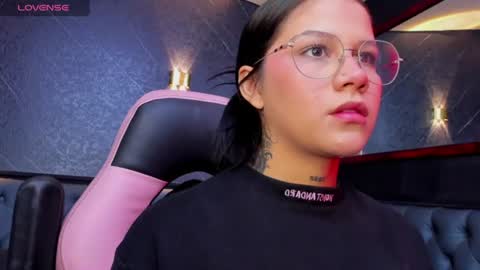 Snapshot of ashleytravis_ chatting on 21, 6, 2026 online show from 21, 6, 2026
