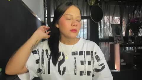 Snapshot of ashleytravis_ chatting on 4, 7, 2026 online show from 4, 7, 2026