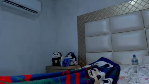 Snapshot of ashleytravis_ chatting on 15, 7, 2026 online show from 15, 7, 2026