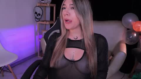 Ashley Lauren online show from 28, 10, 2025