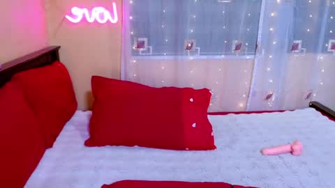 Snapshot of ashleyxxxversahuge chatting on 8, 5, 2026 AshleyNicole online show from 8, 5, 2026
