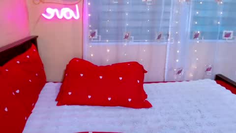Snapshot of ashleyxxxversahuge chatting on 18, 5, 2026 AshleyNicole online show from 18, 5, 2026
