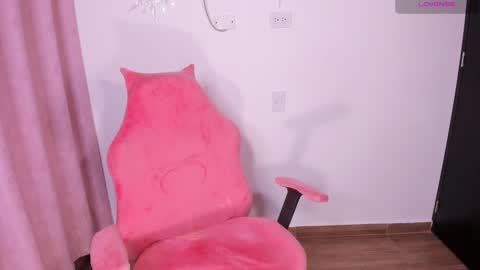 Snapshot of ashleyy18__ chatting on 6, 2, 2025 Ashleyy18   online show from 6, 2, 2025