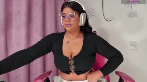 Snapshot of ashleyy18__ chatting on 9, 2, 2025 Ashleyy18   online show from 9, 2, 2025