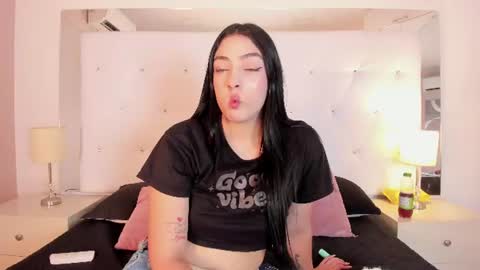 Snapshot of ashly_bloom chatting on 4, 7, 2026 Ashly online show from 4, 7, 2026