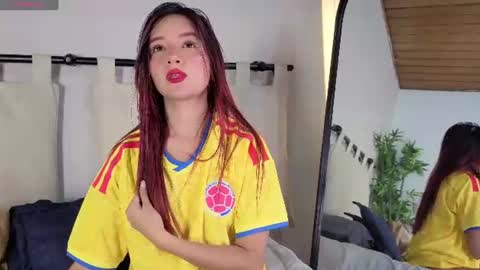 Snapshot of ashly_jones_ chatting on 4, 7, 2026 ashly_jones_ online show from 4, 7, 2026