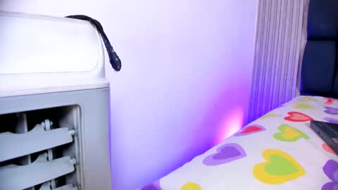 ashlybenison online show from 24, 1, 2025