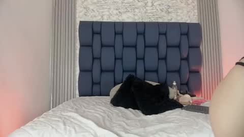 ashlybenison online show from 29, 4, 2026