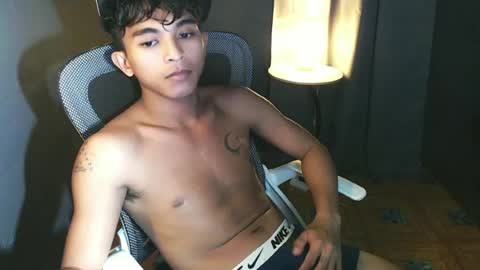 Snapshot of asian_hunk_moreno chatting on 22, 6, 2026 Yuri online show from 22, 6, 2026