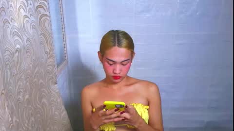 LOVELY LORAINE online show from 27, 9, 2025