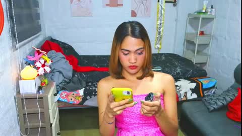 LOVELY LORAINE online show from 19, 2, 2026