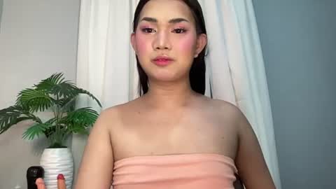 Lily online show from 5, 7, 2026