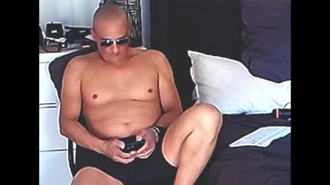 Snapshot of askil8802 chatting on 4, 4, 2026 askil8802 online show from 4, 4, 2026