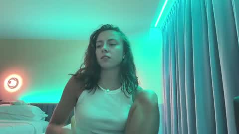 Snapshot of asleyfabello chatting on 28, 6, 2026 Monica online show from 28, 6, 2026
