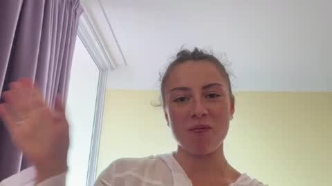 Snapshot of asleyfabello chatting on 3, 7, 2026 Monica online show from 3, 7, 2026