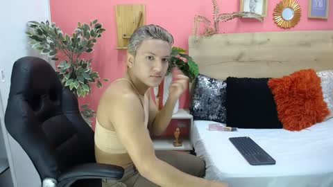 Snapshot of aslyhernandez chatting on 6, 4, 2026 ASLY online show from 6, 4, 2026