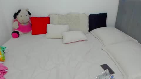 instagramsoofiaa giraldo online show from 25, 1, 2025