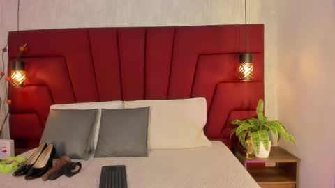 instagramsoofiaa giraldo online show from 2, 12, 2025