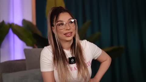 Snapshot of assmerising chatting on 30, 4, 2026 Starting 930 PM EU TIME online show from 30, 4, 2026
