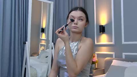 Aster Quinn online show from 5, 2, 2026