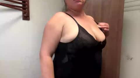 Bella online show from 6, 10, 2025