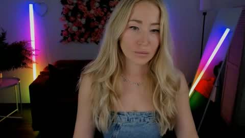 Snapshot of astramonroe chatting on 18, 5, 2026 astramonroe online show from 18, 5, 2026