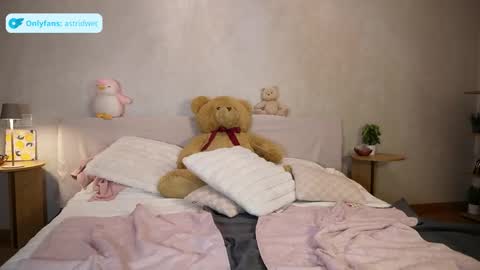 Snapshot of astridwet chatting on 19, 5, 2026 Astrid online show from 19, 5, 2026