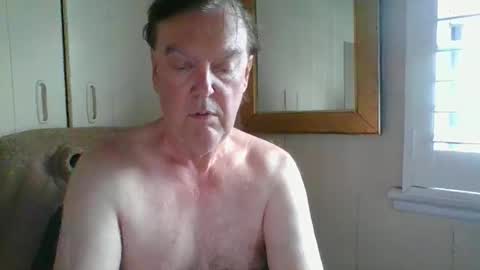 Snapshot of astute008 chatting on 1, 2, 2026 astute008 online show from 1, 2, 2026