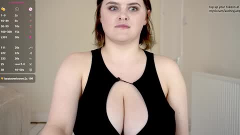 Audrey Jacq online show from 11, 9, 2025