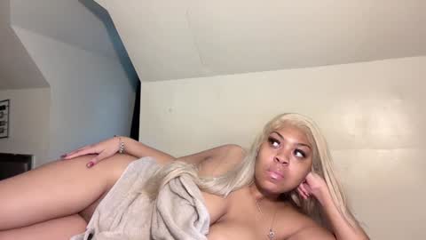 Snapshot of aunyxxx chatting on 8, 2, 2025 aunyxxx online show from 8, 2, 2025