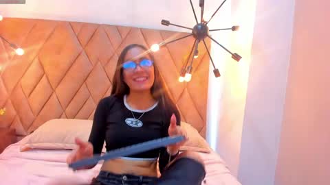 Snapshot of aura_bloom_ chatting on 13, 5, 2026 aura_bloom_ online show from 13, 5, 2026