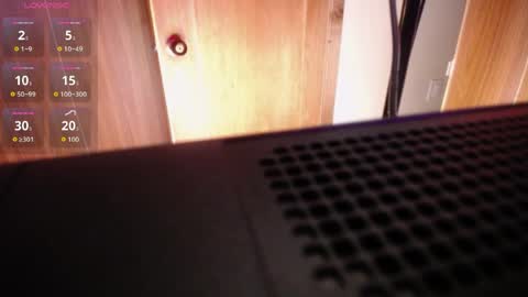 aura_cute_ online show from 8, 4, 2026