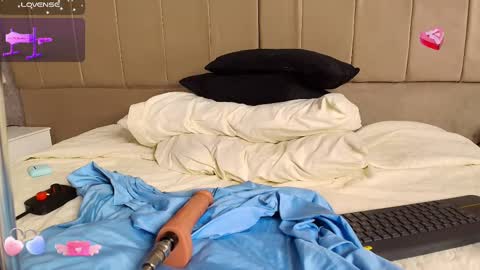 Snapshot of aurora_divine chatting on 14, 2, 2025 aurora_divine online show from 14, 2, 2025