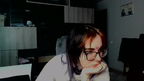 Snapshot of aurora_spell chatting on 10, 9, 2025 Milana online show from 10, 9, 2025