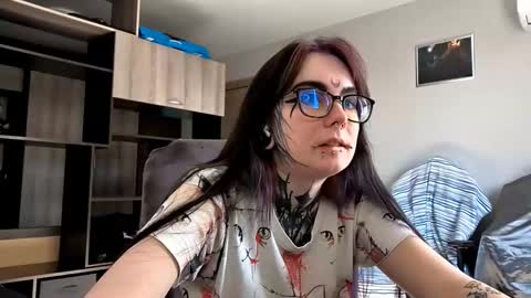 Snapshot of aurora_spell chatting on 21, 9, 2025 Milana online show from 21, 9, 2025