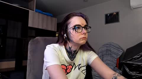 Snapshot of aurora_spell chatting on 22, 9, 2025 Milana online show from 22, 9, 2025