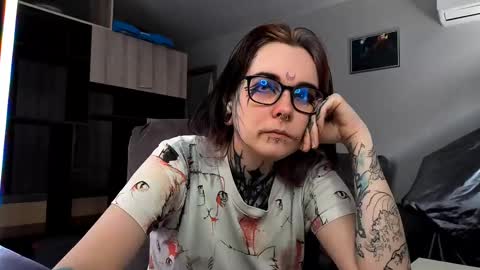 Snapshot of aurora_spell chatting on 2, 10, 2025 Milana online show from 2, 10, 2025