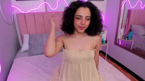 Snapshot of auroramillss chatting on 15, 4, 2026 Mariana online show from 15, 4, 2026