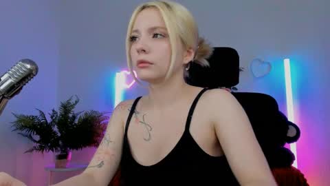 Snapshot of aurorawrenfield chatting on 18, 5, 2026 aurorawrenfield online show from 18, 5, 2026